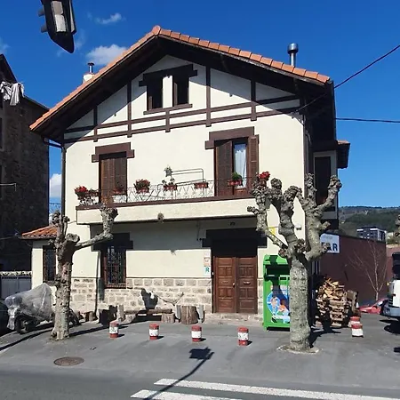Tuul Etxea, En Caserio A 8km De Bilbao, Bano Compartido