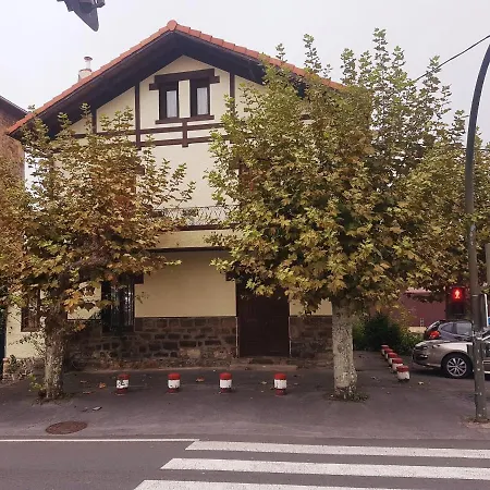 Tuul Etxea, En Caserio A 8km De Bilbao, Bano Compartido