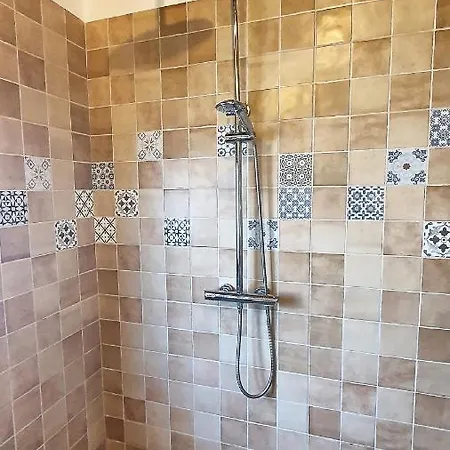 Tuul Etxea, En Caserio A 8km De Bilbao, Bano Compartido