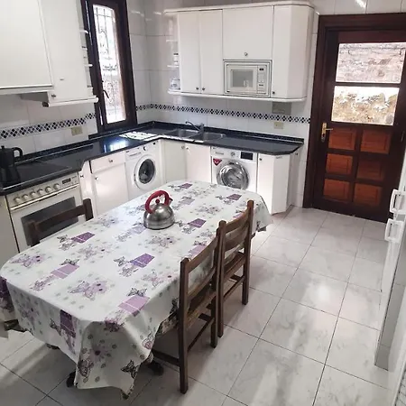 Tuul Etxea, En Caserio A 8km De Bilbao, Bano Compartido ホームステイ