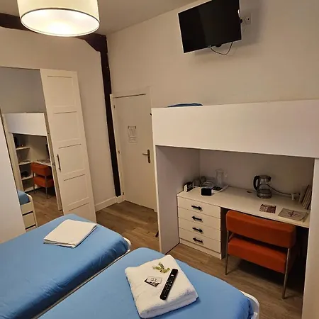 Tuul Etxea, En Caserio A 8km De Bilbao, Bano Compartido