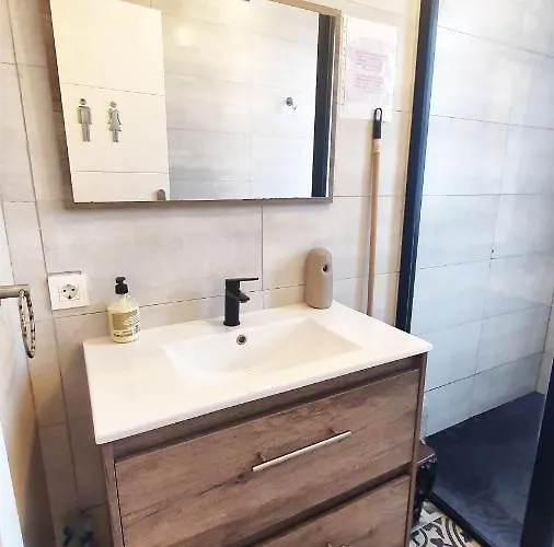 Tuul Etxea, En Caserio A 8km De Bilbao, Bano Compartido