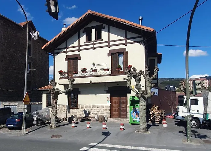 Tuul Etxea, En Caserio A 8km De Bilbao, Bano Compartido